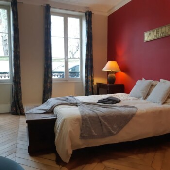 red room - la chambre rouge