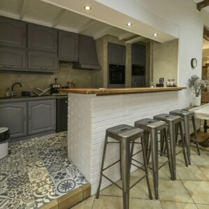 Shared spaces - Kitchen Breakfast Bar